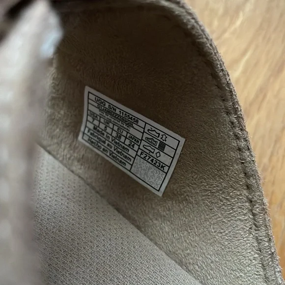 UGG Goldenstar Hi Platform Slides - Picture 6 of 8